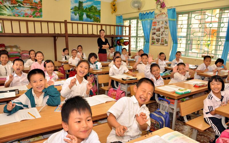 Lớp học tiểu học đông học sinh